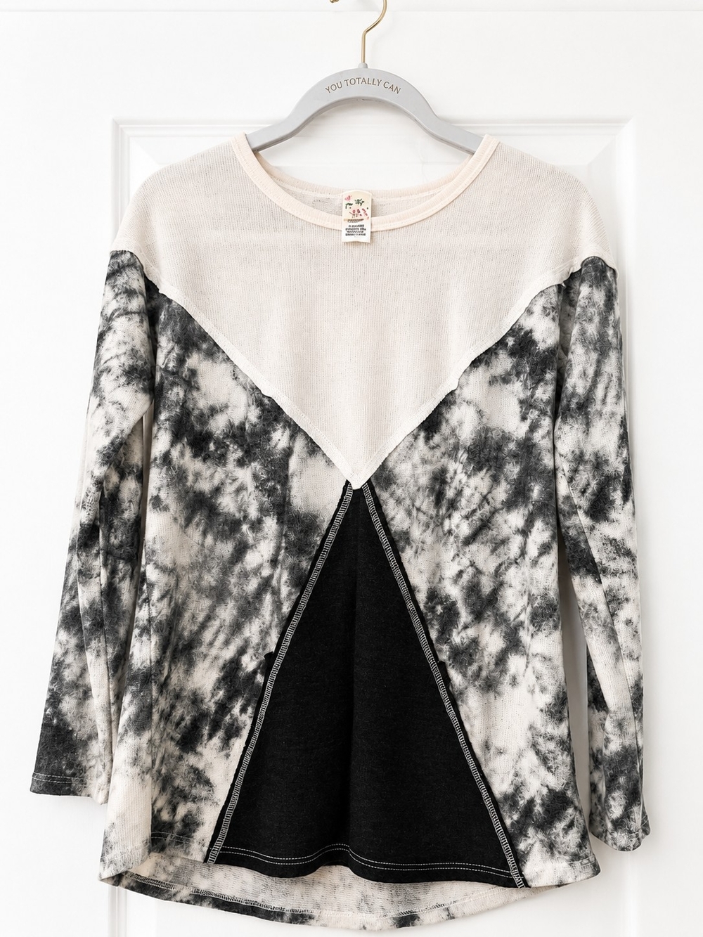7th Ray Black, Cream & White Chevron Tie-Dye Long Sleeve Top